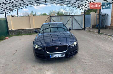 Седан Jaguar XE 2015 в 
