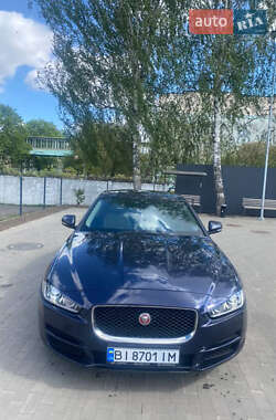Седан Jaguar XE 2015 в 