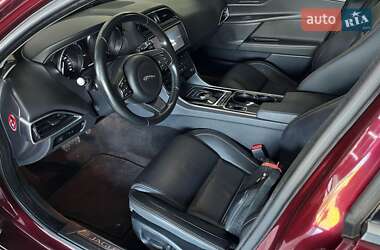 Седан Jaguar XE 2016 в 
