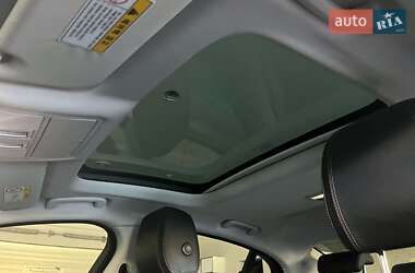Седан Jaguar XE 2016 в 