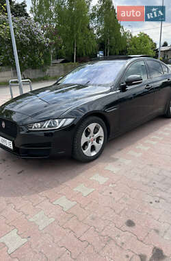 Седан Jaguar XE 2017 в 