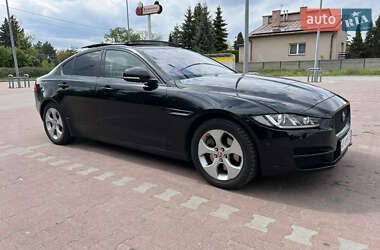 Седан Jaguar XE 2017 в 