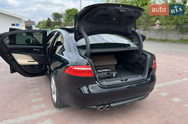 Седан Jaguar XE 2017 в 