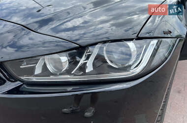 Седан Jaguar XE 2017 в 