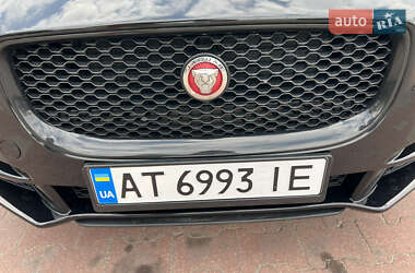 Седан Jaguar XE 2017 в 