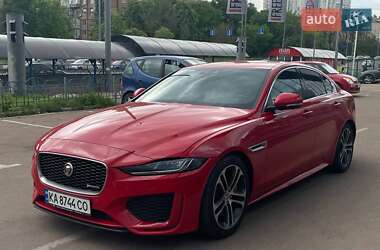 Седан Jaguar XE 2019 в 
