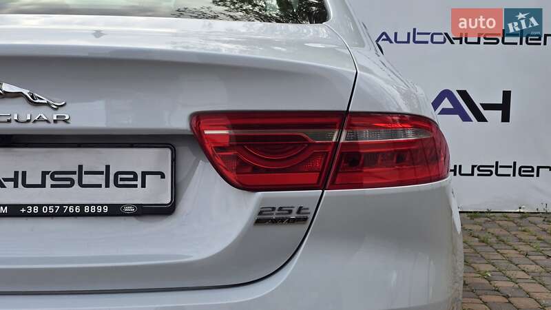 Седан Jaguar XE 2018 в Киеве