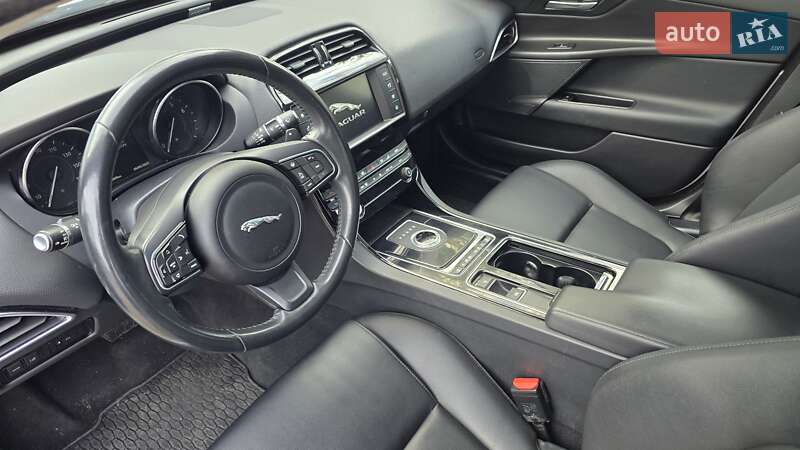 Седан Jaguar XE 2018 в Киеве
