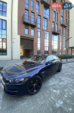 Седан Jaguar XE 2016 в 