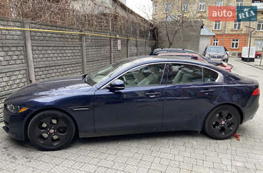Седан Jaguar XE 2016 в 