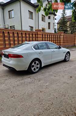 Седан Jaguar XE 2017 в 