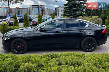 Седан Jaguar XE 2017 в 