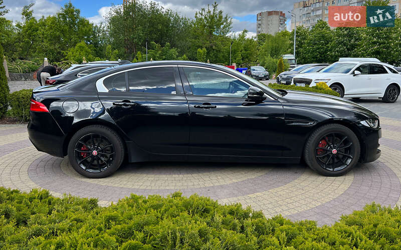 Седан Jaguar XE 2017 в Львове