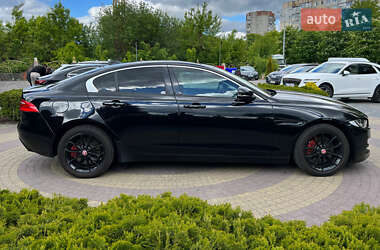 Седан Jaguar XE 2017 в 