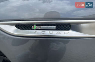 Седан Jaguar XE 2016 в 
