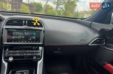 Седан Jaguar XE 2016 в 
