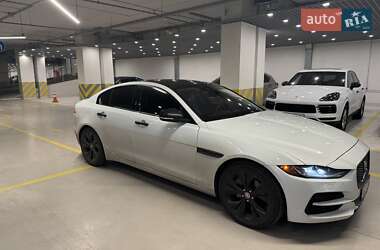 Седан Jaguar XE 2019 в 