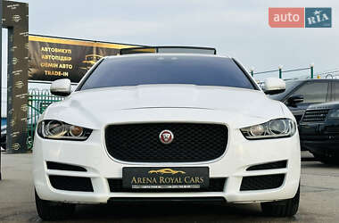 Седан Jaguar XE 2016 в 