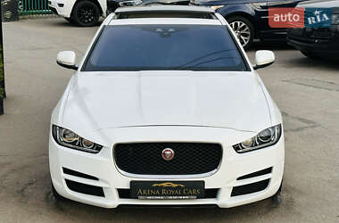 Седан Jaguar XE 2016 в 