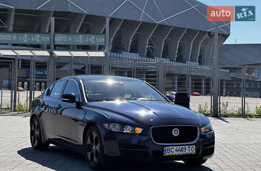 Седан Jaguar XE 2016 в Львові