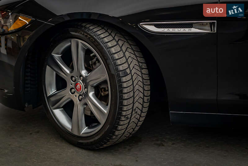 Седан Jaguar XE 2017 в Киеве