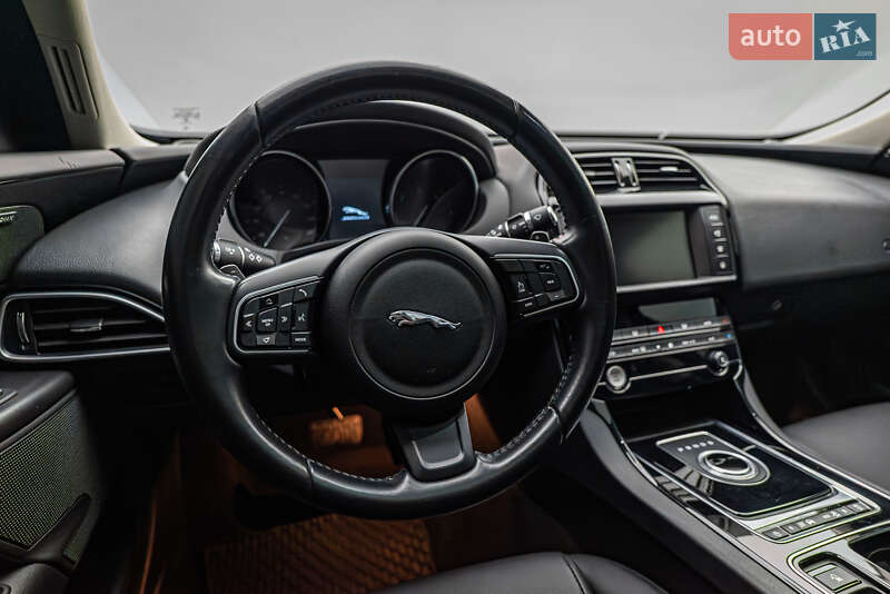 Седан Jaguar XE 2017 в Киеве