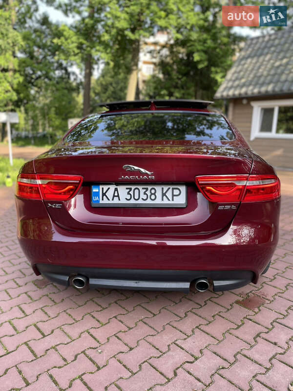 Седан Jaguar XE 2016 в Вінниці