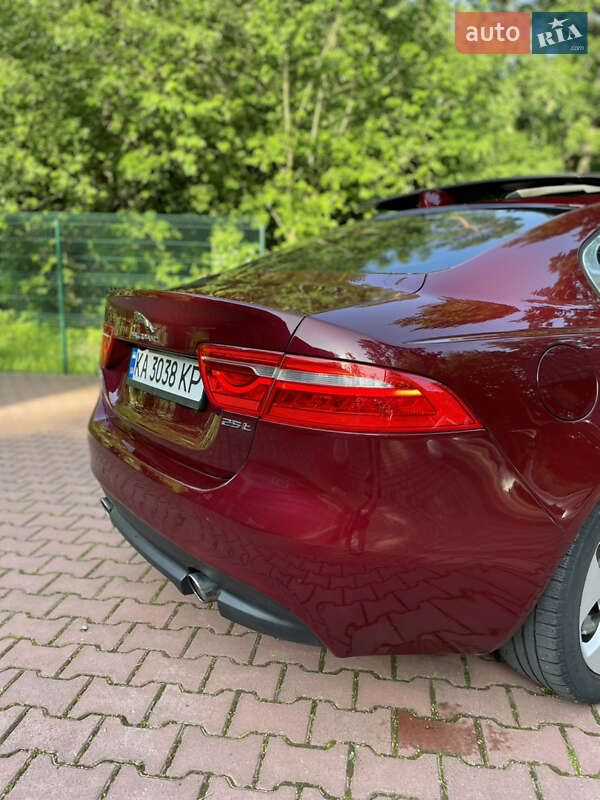 Седан Jaguar XE 2016 в Вінниці