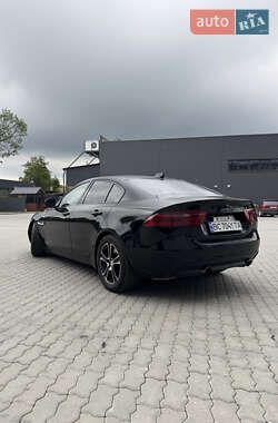 Седан Jaguar XE 2017 в 