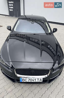 Седан Jaguar XE 2017 в 