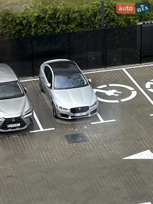 Седан Jaguar XE 2016 в Киеве фото 47 Седан Jaguar XE 2016 в Киеве