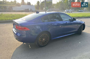 Седан Jaguar XE 2018 в 