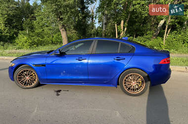 Седан Jaguar XE 2018 в 