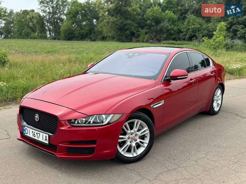 Седан Jaguar XE 2016 в Переяславі
