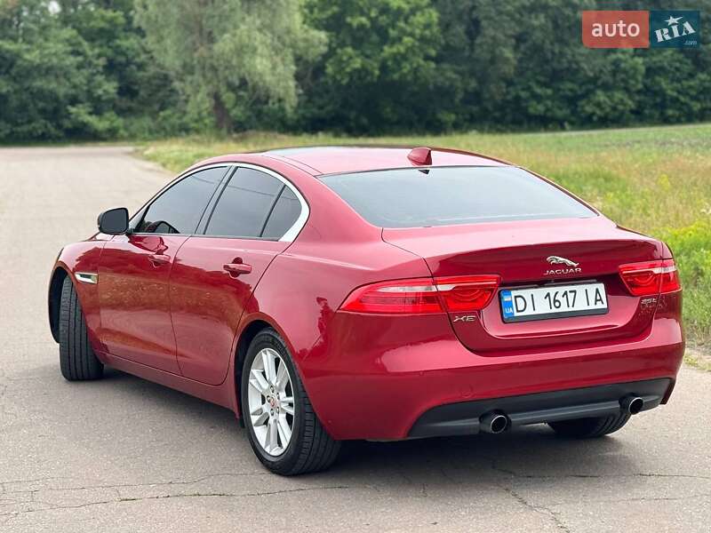 Седан Jaguar XE 2016 в Переяславі