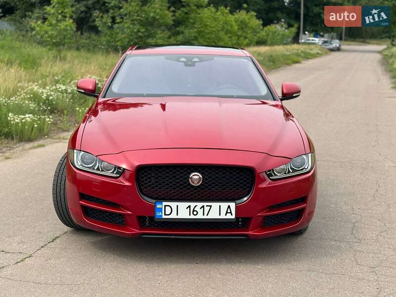 Седан Jaguar XE 2016 в Переяславі