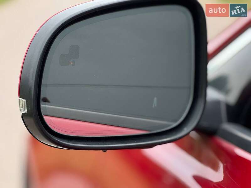 Седан Jaguar XE 2016 в Переяславі