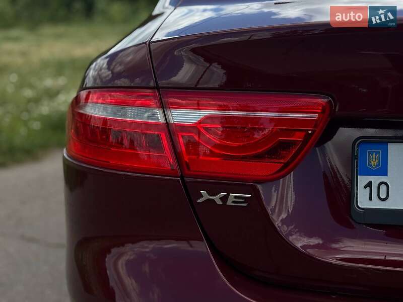 Седан Jaguar XE 2016 в Переяславе