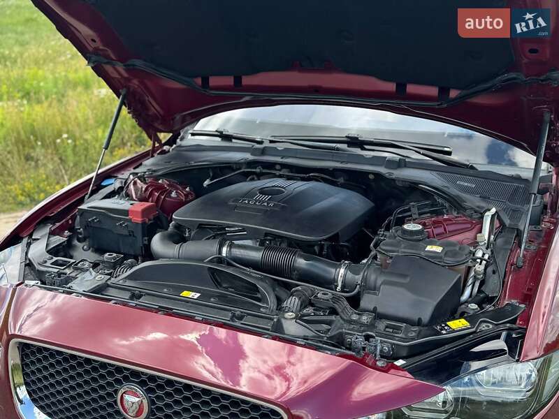 Седан Jaguar XE 2016 в Переяславе