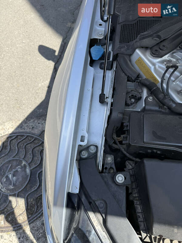 Седан Jaguar XE 2016 в Киеве фото 88 Седан Jaguar XE 2016 в Киеве