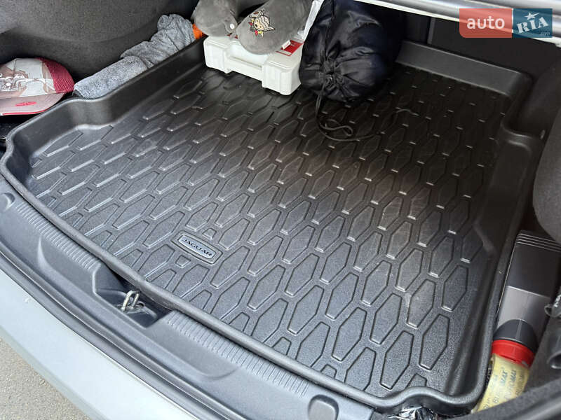 Седан Jaguar XE 2016 в Киеве фото 81 Седан Jaguar XE 2016 в Киеве