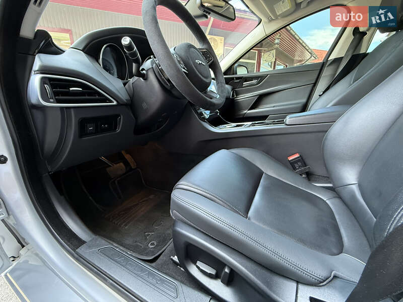 Седан Jaguar XE 2016 в Киеве фото 56 Седан Jaguar XE 2016 в Киеве