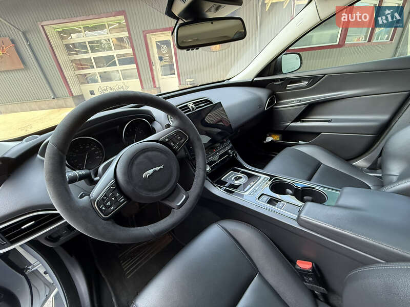 Седан Jaguar XE 2016 в Киеве фото 51 Седан Jaguar XE 2016 в Киеве