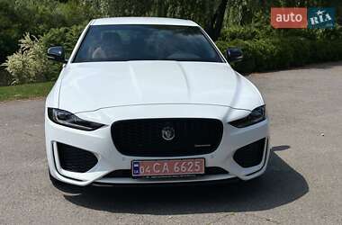 Седан Jaguar XE 2024 в 
