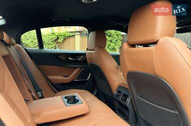Седан Jaguar XE 2024 в 