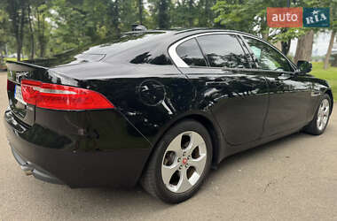 Седан Jaguar XE 2016 в 