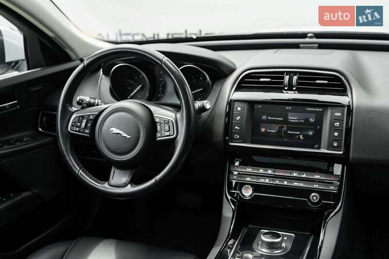Седан Jaguar XE 2018 в Киеве