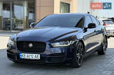 Седан Jaguar XE 2015 в 