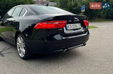 Седан Jaguar XE 2019 в 