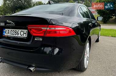 Седан Jaguar XE 2019 в 